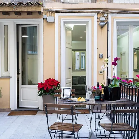 White Style Gambero Apartment Rom